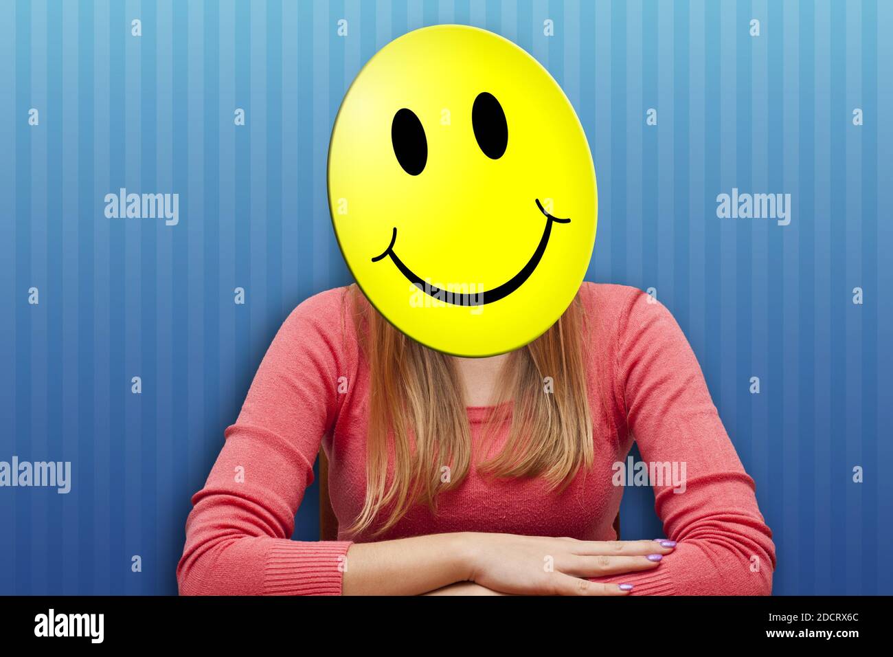 felice emoticon di smiley collage su una donna bionda, felice donna concetto Foto Stock