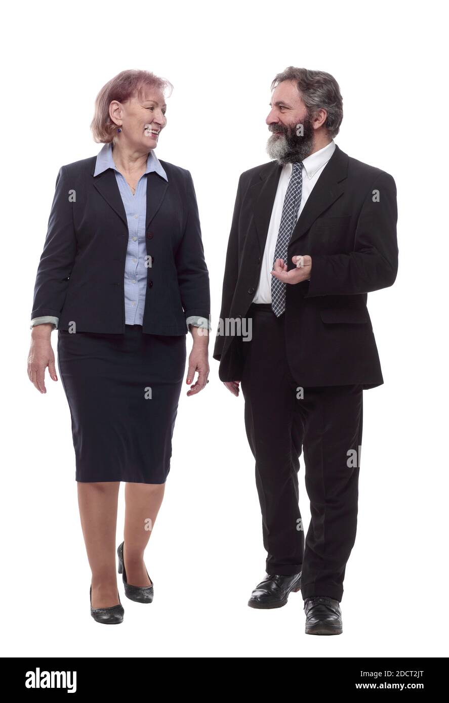 uomo d'affari e donna d'affari che camminano insieme. isolato su un bianco Foto Stock