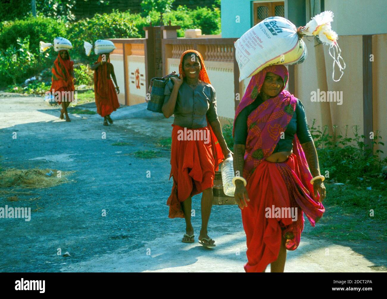 Femae laborers, Diu Union Territory, ex colonia portoghese nell'India occidentale Foto Stock