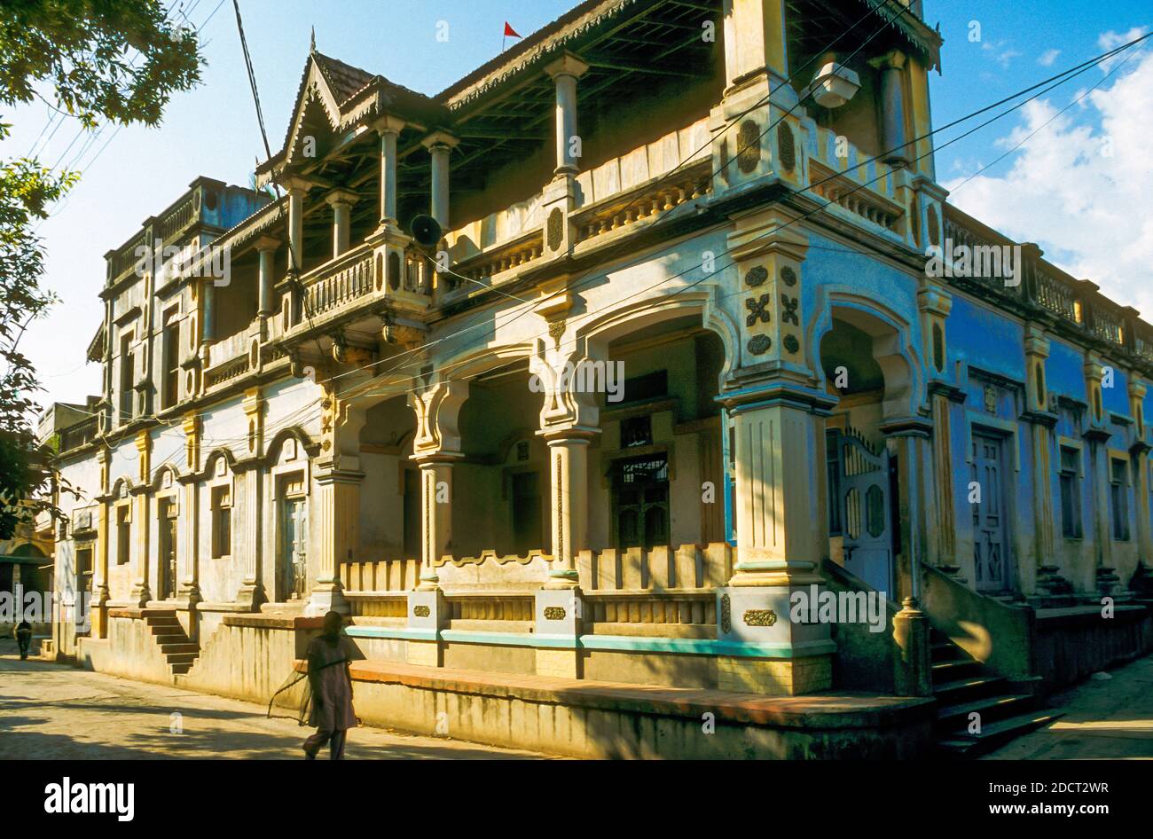 Haveli di epoca coloniale o casa di famiglia a Diu Town, Diu Union Territory, India occidentale Foto Stock