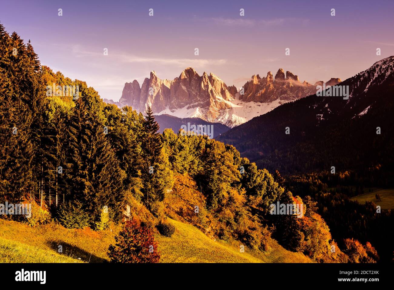 Paesaggio alpino sul Gruppo Odle Geisler nelle Dolomiti Foto Stock