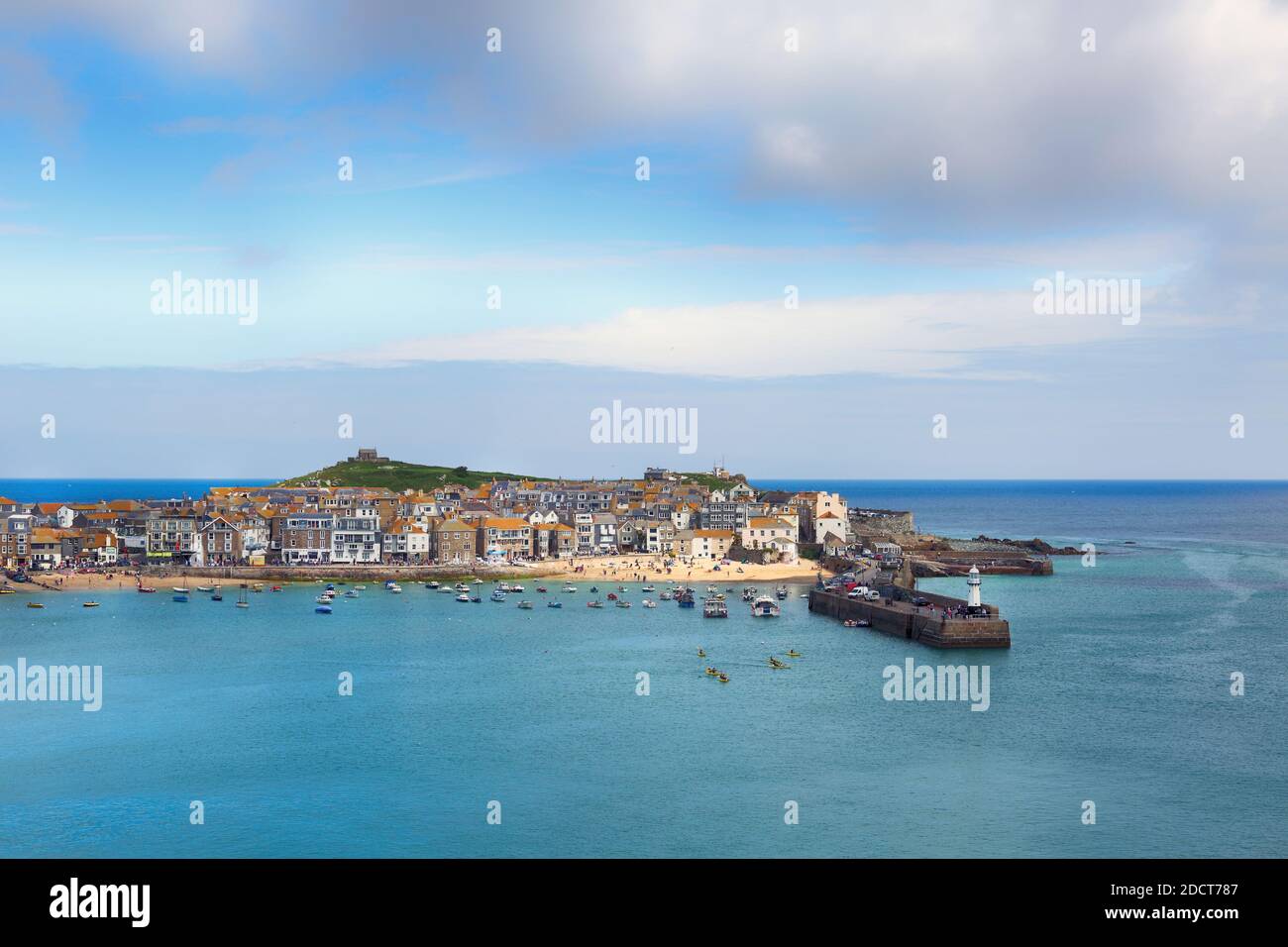 Viste elevate della popolare località balneare di St. Ives, Cornovaglia, Inghilterra, Regno Unito, Foto Stock