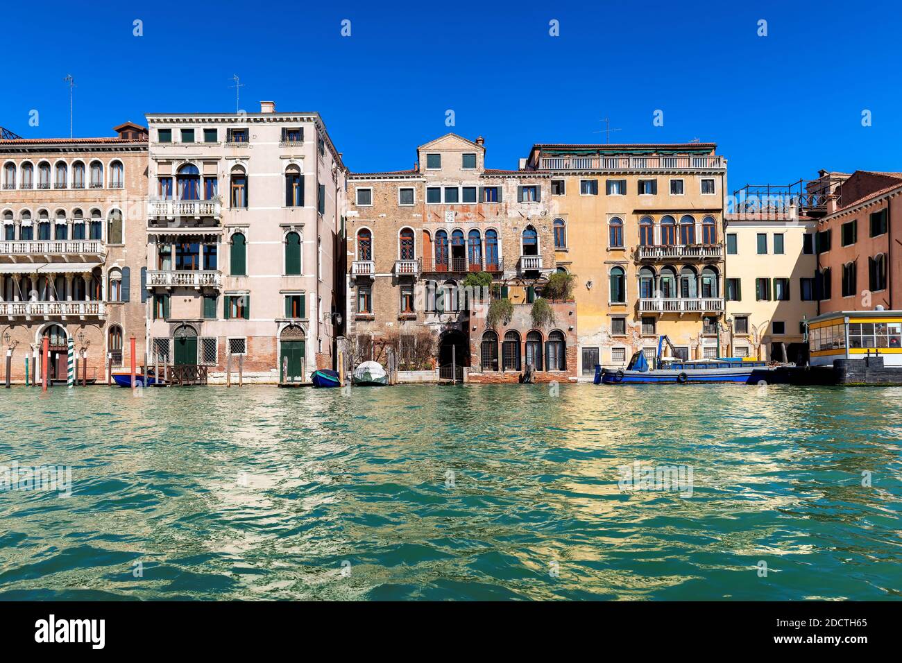 Architettura del canale veneziano a Venezia Foto Stock