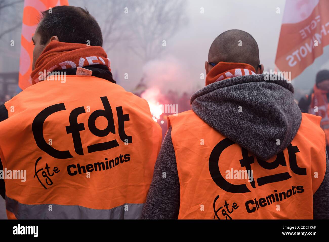 I lavoratori francesi delle ferrovie (SNCF), i funzionari pubblici, l'APHP, gli insegnanti e gli studenti, manifestano in una giornata nazionale di sciopero e protestano contro l'agenda di riforma del presidente Emmanuel Macron il 22 marzo 2018, a Parigi, Francia. Foto di Samuel Boivin/ABACAPRESS.COM Foto Stock