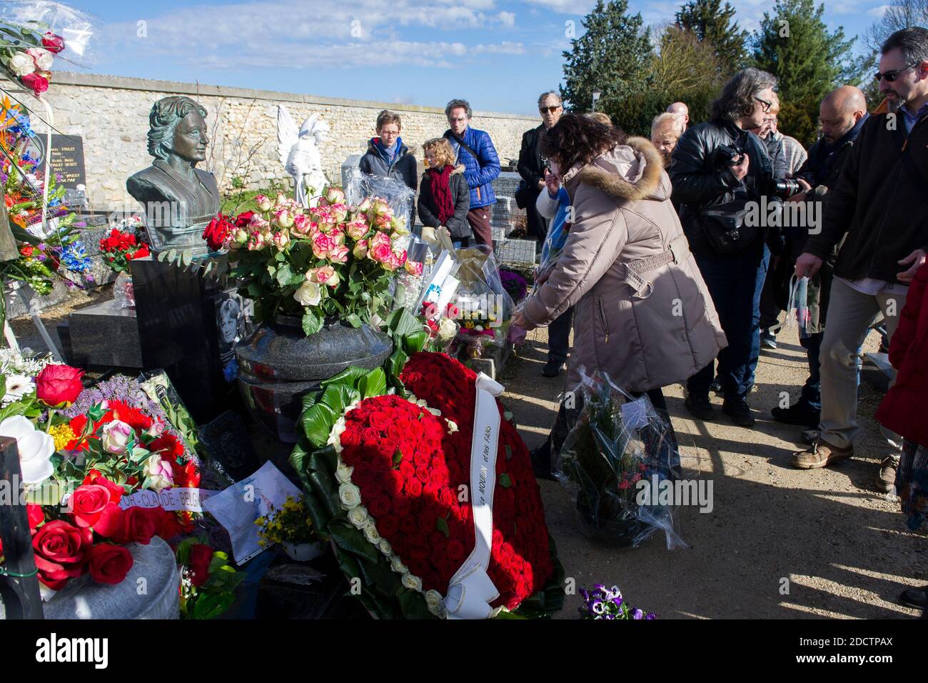 Tomba del cantante Claude Francois a Dannemois, Francia, il 11 marzo 2018. I fan vengono a rendere omaggio al cantante morto 40 anni fa. Foto di Beatrice Usseglio/ABACAPRESS.COM Foto Stock