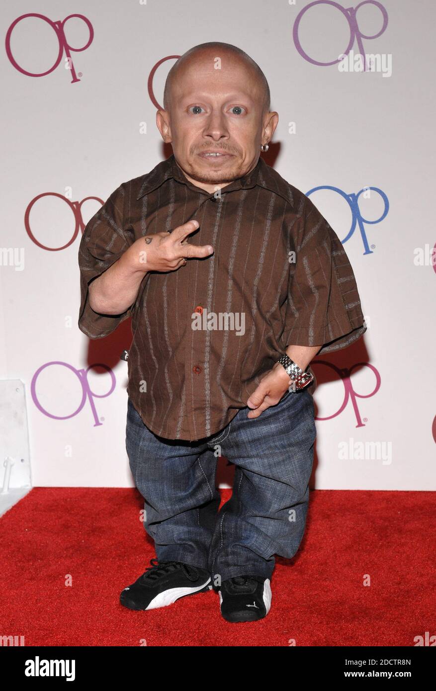 File photo - Verne Troyer in arrivo per l'Ocean Pacific Clothing Line Party tenuto in una residenza privata a Beverly Hills, Los Angeles, CA, USA il 3 giugno 2008. Verne Troyer, meglio conosciuto per aver giocato a Mini-Me nei film di Austin Powers, è morto all'età di 49 anni. Troyer, alto 81 cm, ha giocato anche Grifhook nel primo film di Harry Potter. Foto di Lionel Hahn/ABACAPRESS.COM Foto Stock