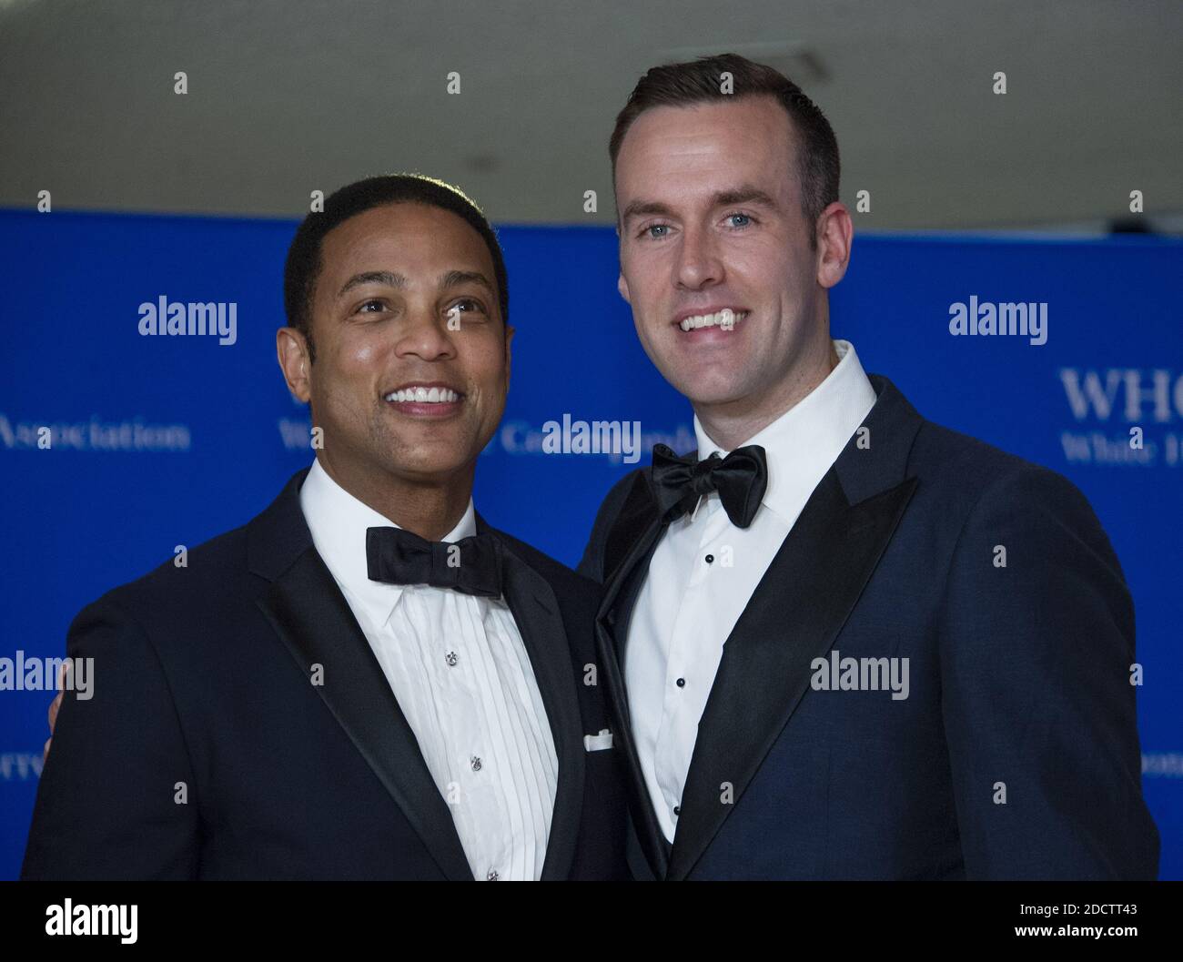 Il primo ospite della CNN Tonight, Don Lemon, a sinistra, e Tim Malone, a destra, arrivano per la cena annuale 2018 della White House Corresioned Association al Washington Hilton Hotel sabato 28 aprile 2018 a Washington, DC, USA. Foto di Ron Sachs/CNP/ABACAPRESS.COM Foto Stock