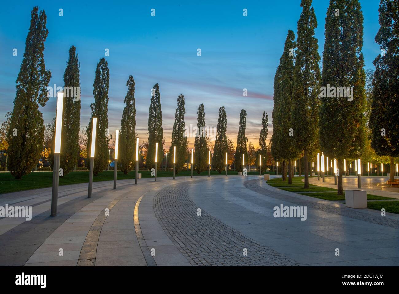 Autunno awe nel Parco Krasnodar a Krasnodar (così chiamato Parco Galitskogo). Alberi illuminati . Sud della Russia - Krasnodar regione Parco vicino allo stadio ' Foto Stock