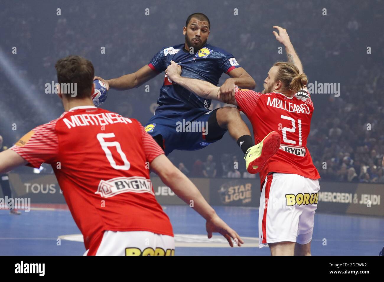 Nicolas Claire, francese, gioca nella partita di pallamano della Golden League Francia contro Danimarca a Accorhotels Arena, Parigi, Francia il 7 gennaio 2018. Foto di Henri Szwarc/ABACAPRESS.COM Foto Stock