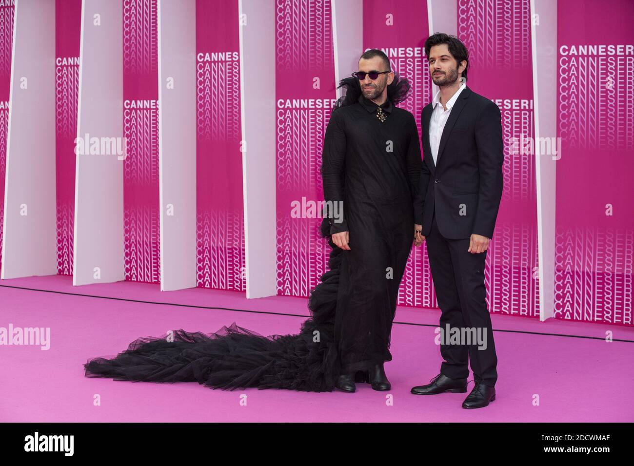 Tom Salama e Ran Ranker posano lungo il tappeto rosa per l'apertura di MIPTV 2018 e la proiezione di 'Miguel' e 'Undercover' durante le Canneseries 2018 al Palais du Festival di Cannes (Francia), il 10 aprile 2018. Foto di Marco Piovanotto/ABACAPRESS.COM Foto Stock