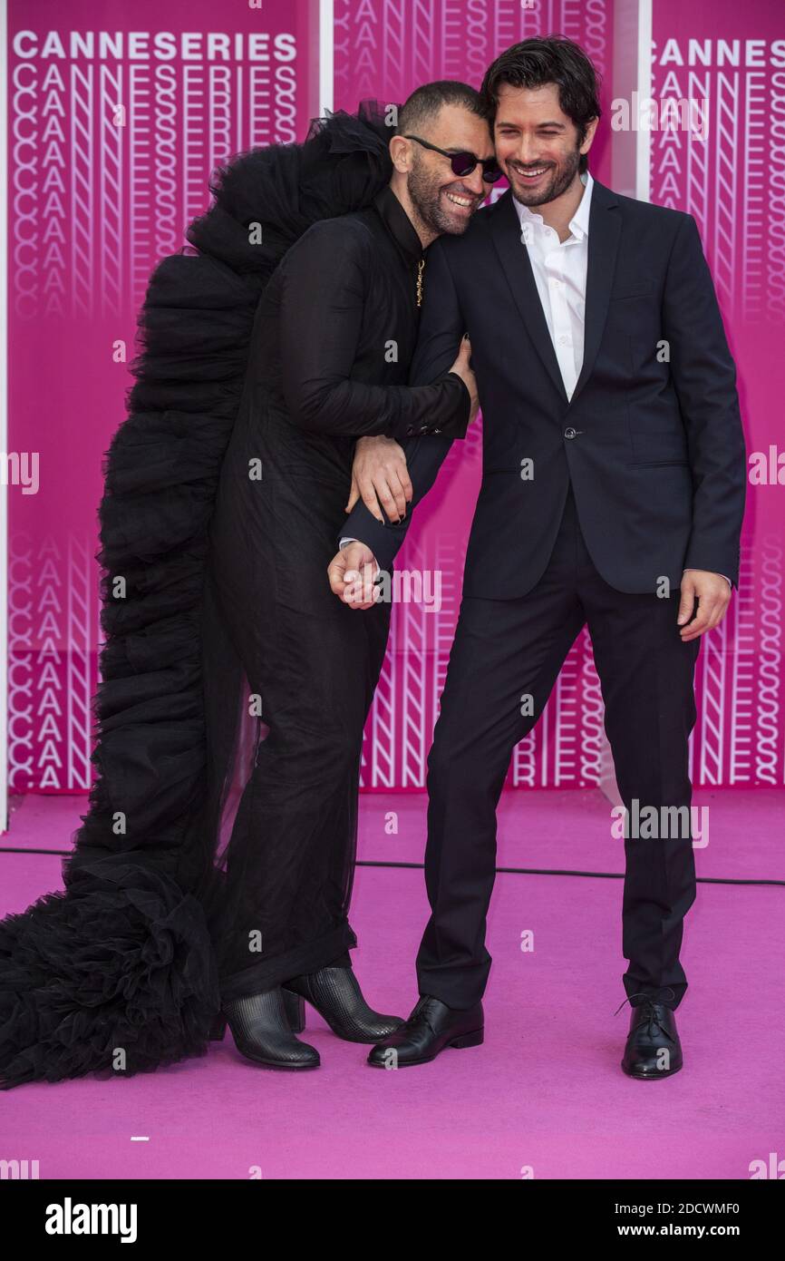 Tom Salama e Ran Ranker posano lungo il tappeto rosa per l'apertura di MIPTV 2018 e la proiezione di 'Miguel' e 'Undercover' durante le Canneseries 2018 al Palais du Festival di Cannes (Francia), il 10 aprile 2018. Foto di Marco Piovanotto/ABACAPRESS.COM Foto Stock