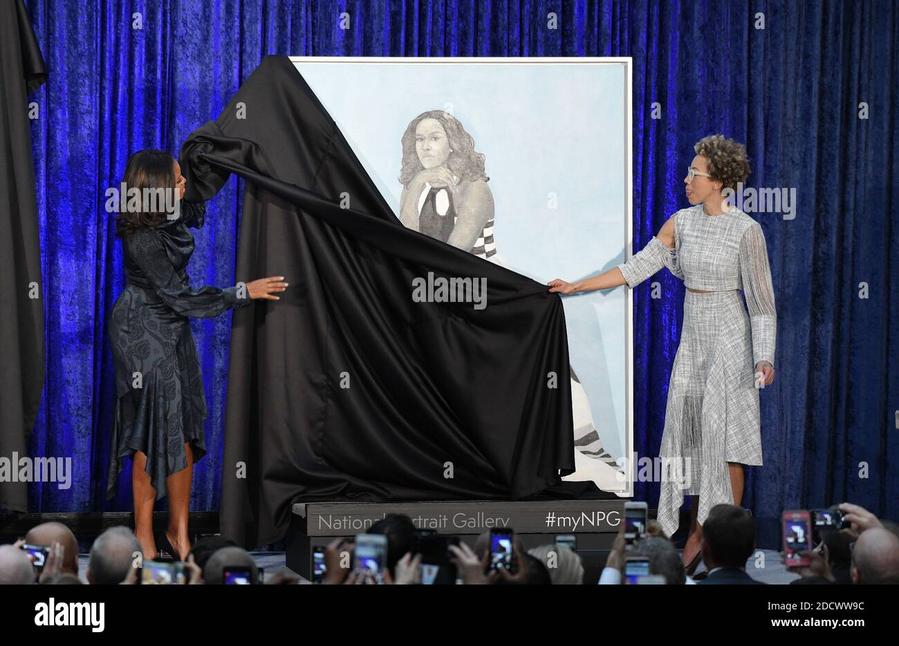 L'ex First Lady Michelle Obama con l'artista Amy Sherald svela il suo ritratto ufficiale alla National Portrait Gallery , 12 febbraio 2018 a Washington, DC. Foto di Olivier Douliery/Abaca Press Foto Stock