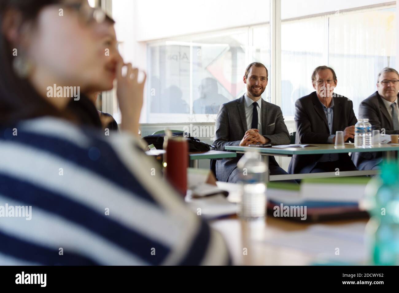 Dimitri Houbron, depute LREM de la 17eme circoncirritupion du Nord (Douai) en visit au centre AFPA de Cantin (Nord) pour disouvrir le dispositif HOPE (Hebergement, Orientation, Parcours vers l'emploi) mis en place a destination des migrants ayant obtenu l'asile en France suite au demantelement, de la Jungle de Calais le 12 Fevrier 2018. ici lors d'une reunion de presentation. Foto Sylvain Lefevre/ABACAPRESS.COM Foto Stock