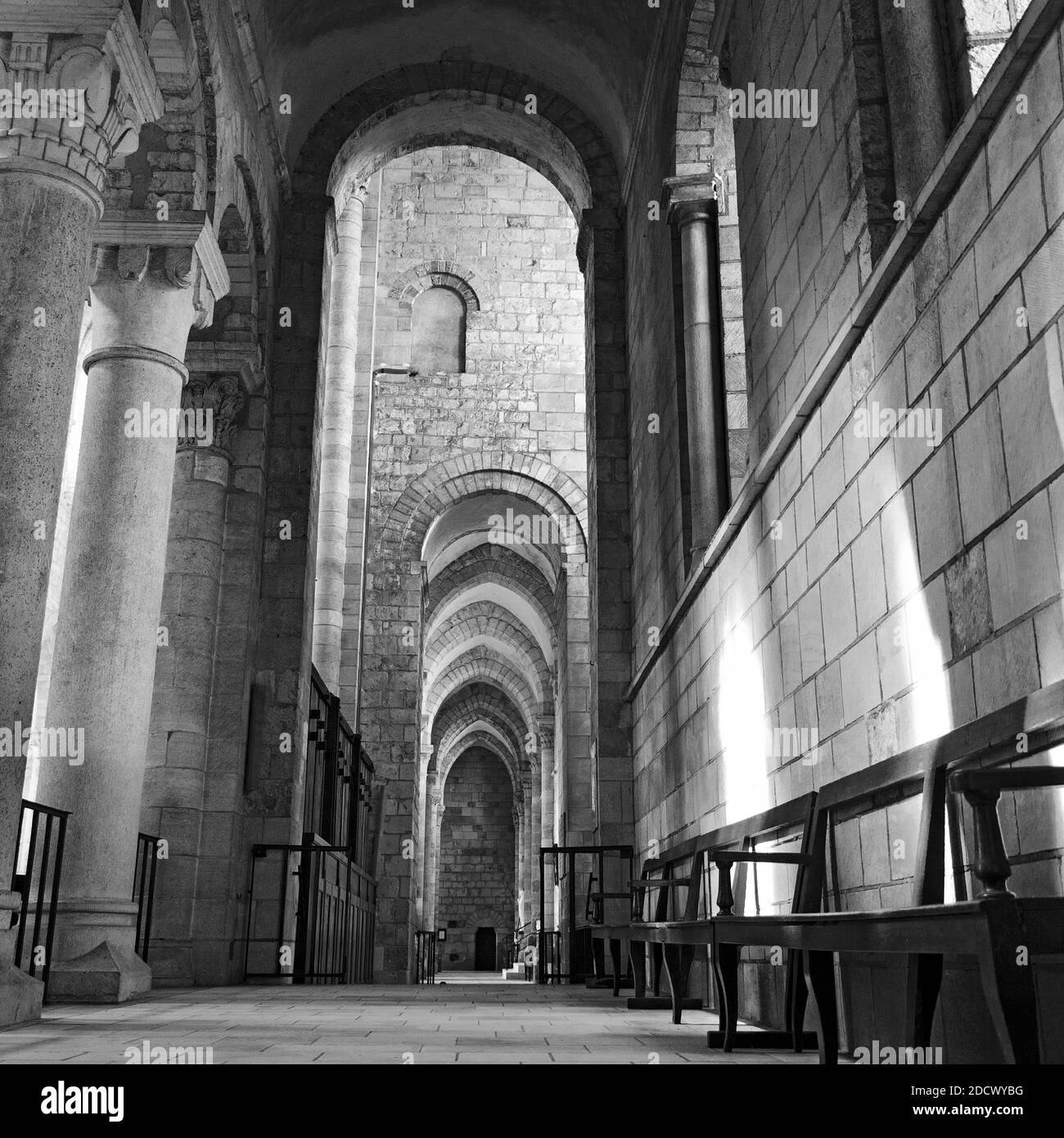 Il corridoio sul lato epistola della Basilica di Fleury Abbazia di Saint Benoit sur Loire, Francia Foto Stock