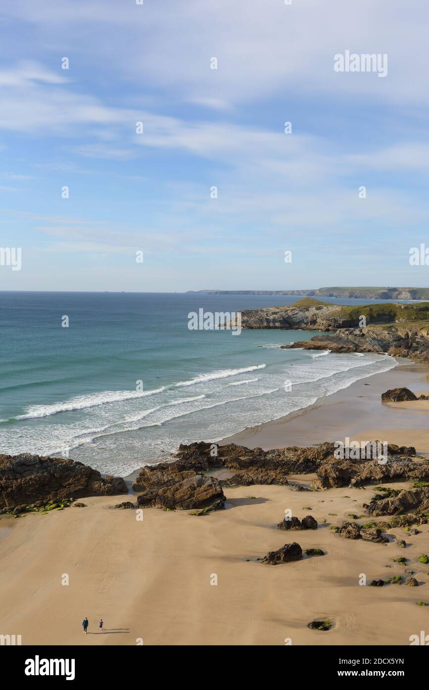 Affacciato sul percorso della costa sud-occidentale, Watergate Bay . Newquay, Cornovaglia, Inghilterra, Regno Unito. - Foto Stock