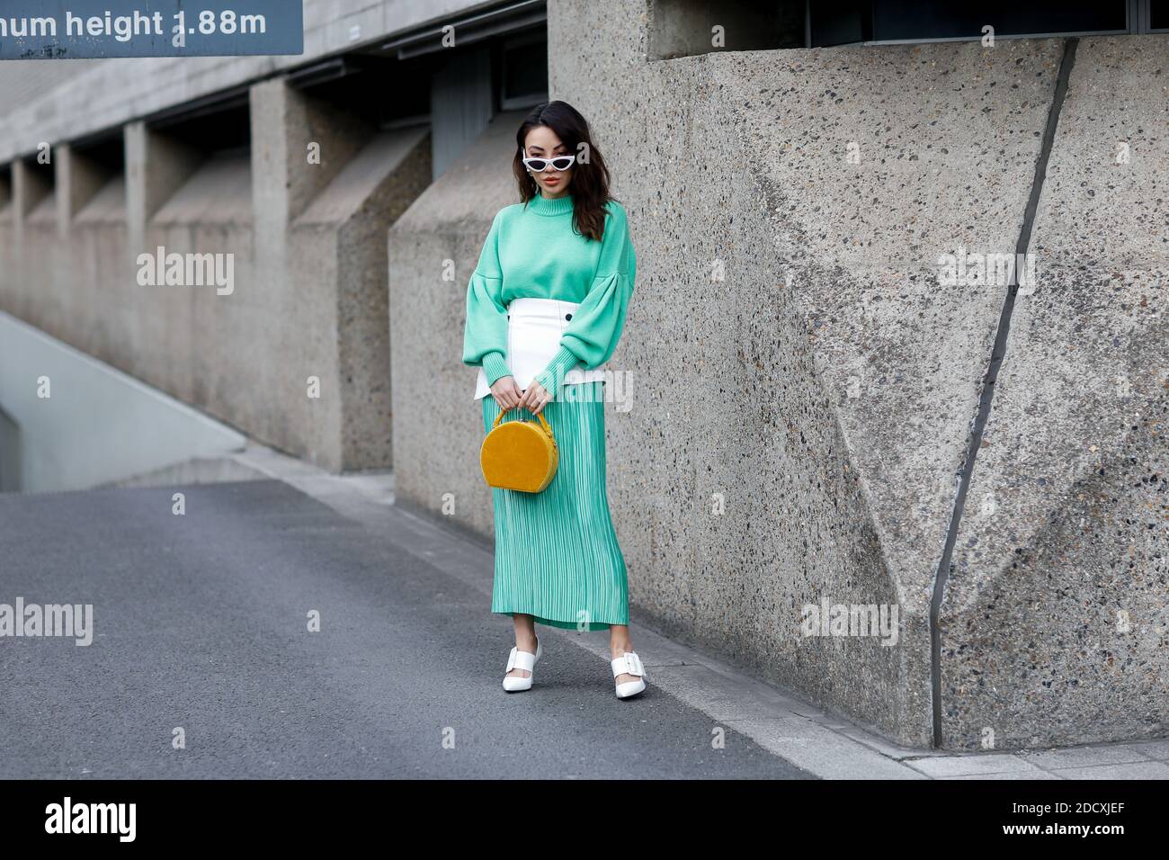 Street Style, Jessica Wang arriverà allo spettacolo Margaret Howell Autunno-Inverno 2018-2019 tenutosi a Rambert, Londra, Inghilterra, il 18 febbraio 2018. Foto di Marie-Paola Bertrand-Hillion/ABACAPRESS.COM Foto Stock