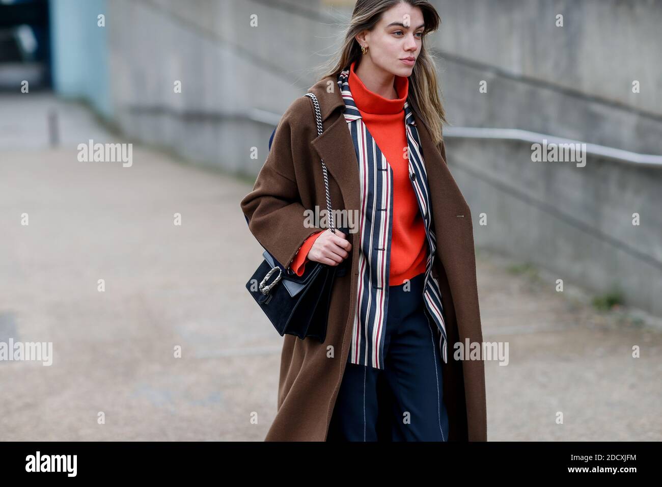 Street Style, Joanna Halpin arriva alla mostra Margaret Howell Autunno-Inverno 2018-2019 tenutasi a Rambert, Londra, Inghilterra, il 18 febbraio 2018. Foto di Marie-Paola Bertrand-Hillion/ABACAPRESS.COM Foto Stock