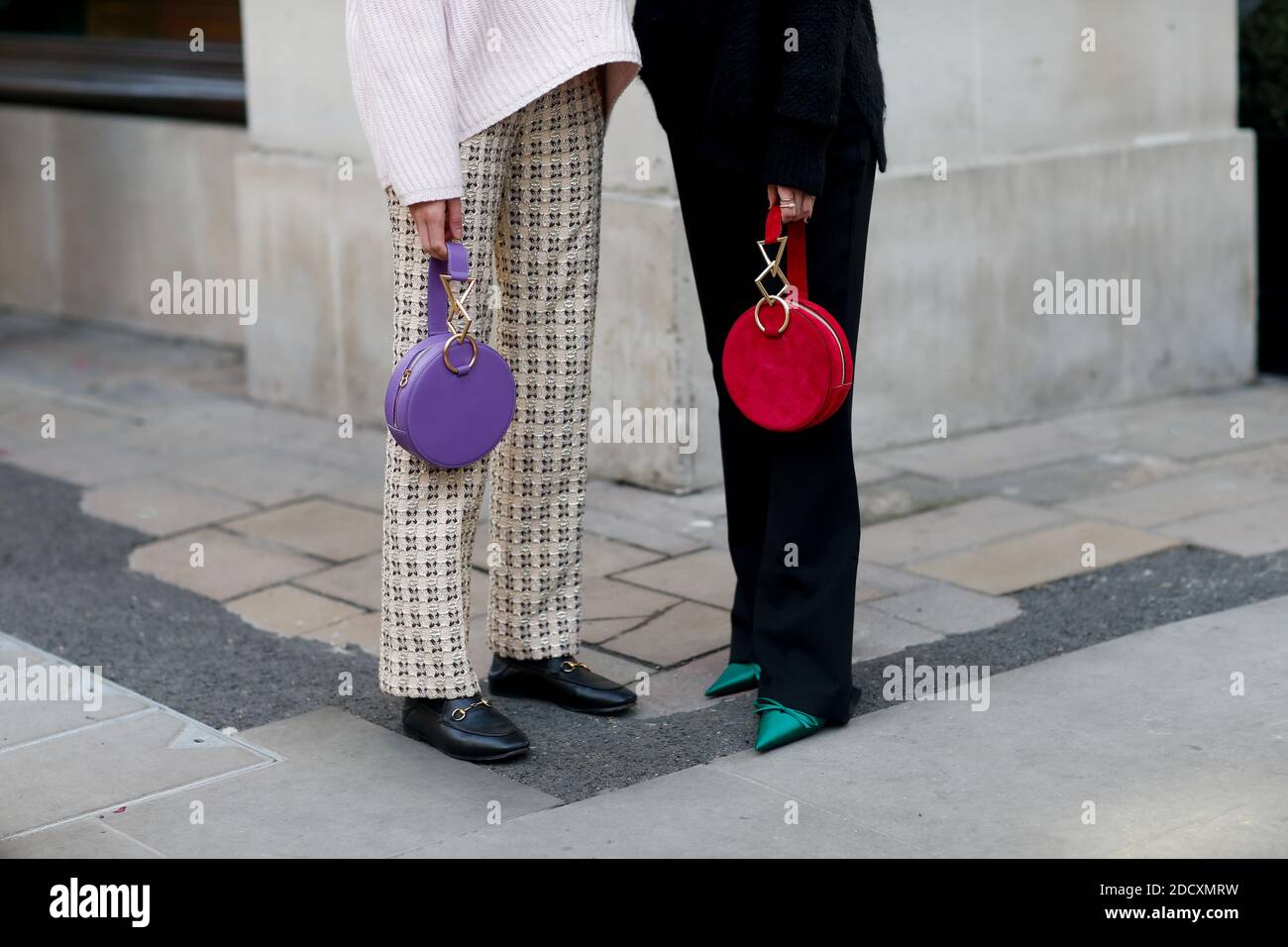 Street Style, primo piano alla mostra Rejina Pyo Autunno-Inverno 2018-2019 tenutasi al Burlington Arcade, a Londra, Inghilterra, il 18 febbraio 2018. Foto di Marie-Paola Bertrand-Hillion/ABACAPRESS.COM Foto Stock