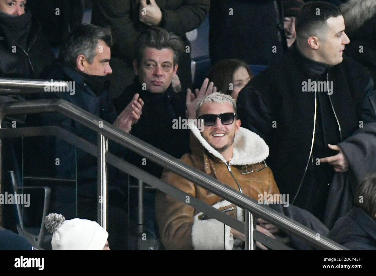 William Grigahcine (DJ Snake), Benjamin Biolay e isabelle Huppert partecipano al Ligue 1 match tra Paris Saint Germain (PSG) e Olympique Marseille (OM) al Parc des Princes il 25 febbraio 2018 a Parigi, Francia. Foto di Laurent Zabulon/ABACAPRESS.COM Foto Stock