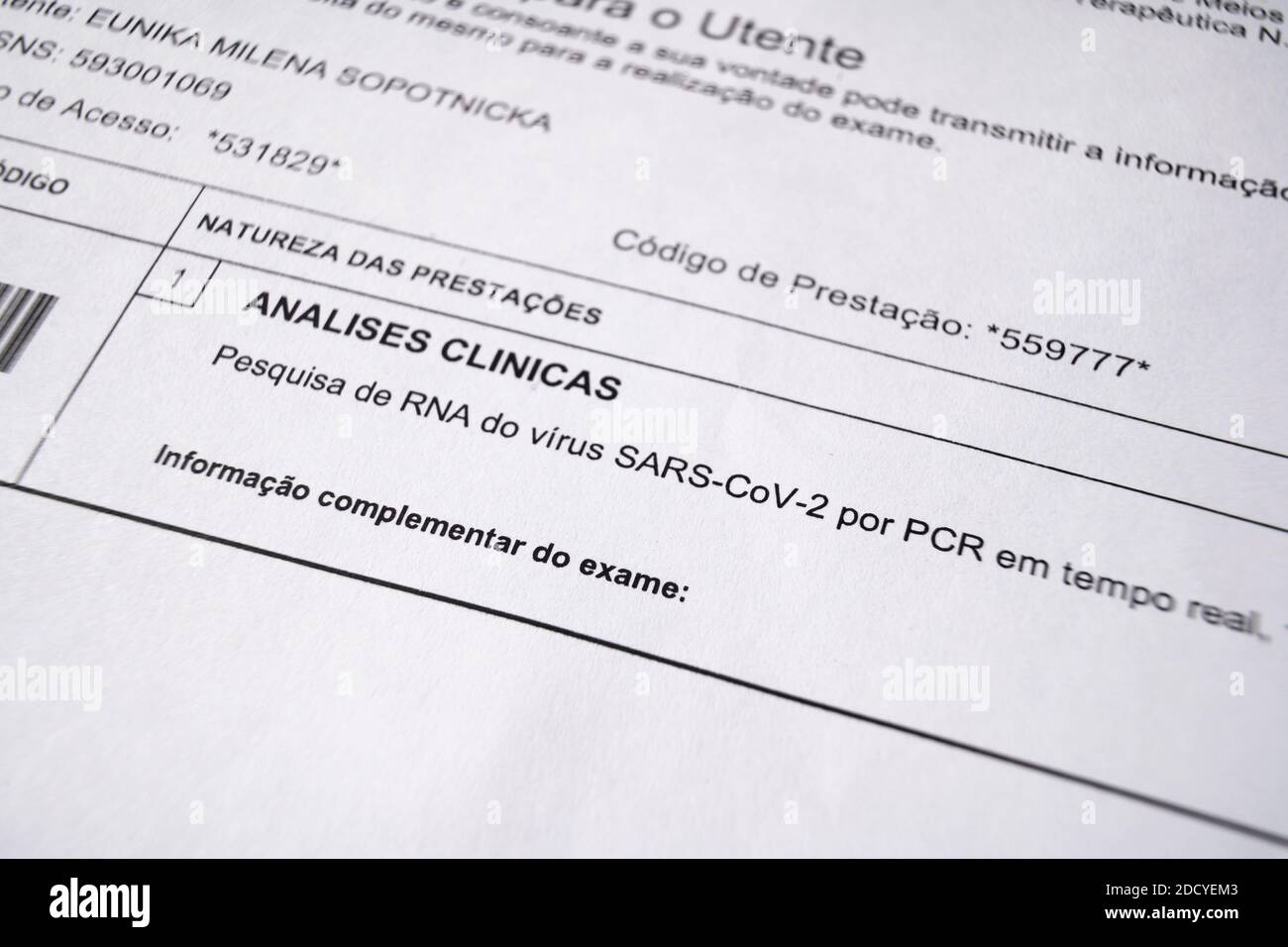 Faro, Portogallo - 27 ottobre 2020: Rinvio per un test COVID Foto Stock