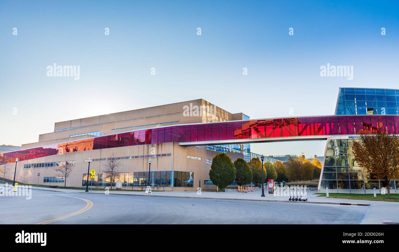 COLUMBUS, OH, USA - 7 NOVEMBRE: Centro ricreativo e attività fisica e Scarlet Skyway il 7 novembre 2020 presso l'Ohio state University di Columbus, Oregon Foto Stock