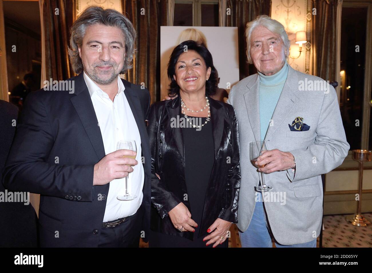 Exclusif - Arnaud Cornette de Saint Cyr, Marie-Claude Santini et Pierre Cornette de Saint-Cyr assitent au diner la Chaine de l'Espoir Organize par l'Association Pharmavie au Pavillon Ledoyen a Paris, France le 25 janvier 2018. Foto di Aurore Marechal/ABACAPRESS.COM Foto Stock