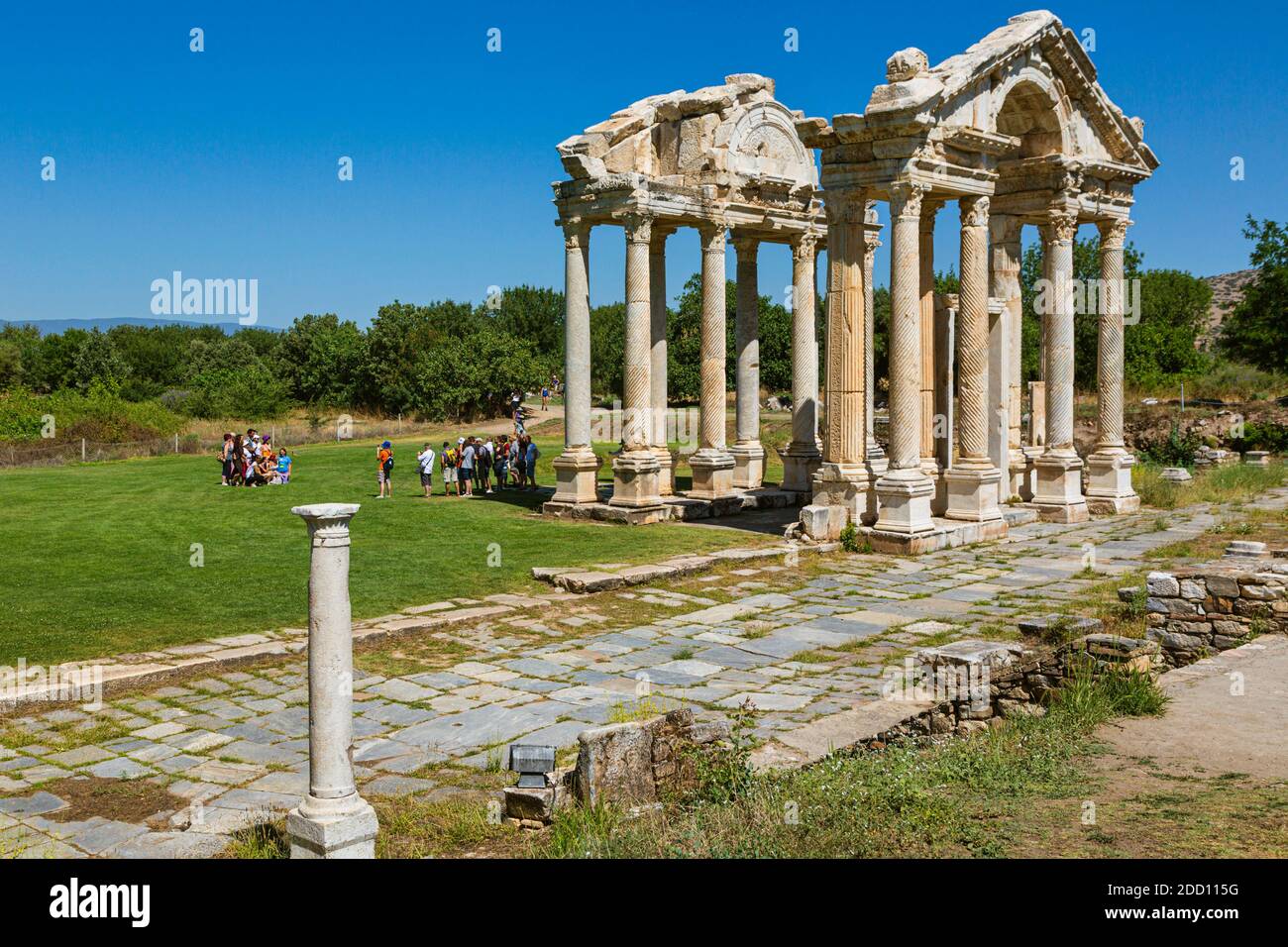 Rovine di Afrodisia, provincia di Aydin, Turchia. Gateway del II secolo conosciuto come il Tetrapilone. Aphrodisias, che è un sito patrimonio dell'umanità dell'UNESCO, è stato d Foto Stock