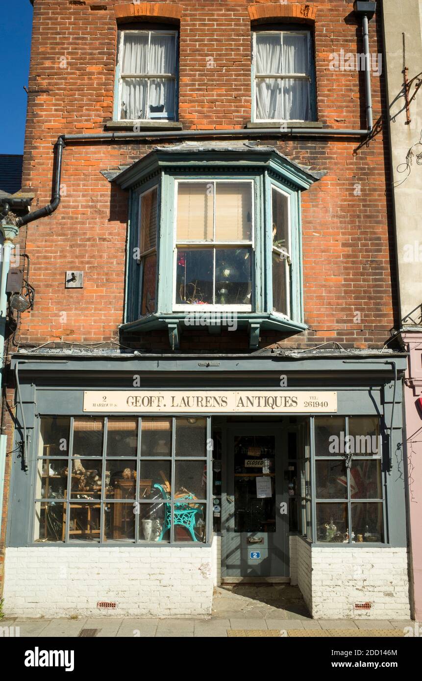 Negozio di antiquariato vittoriano Geoff Laurens Antiques Harbour Street Whitstable Kent Regno Unito Foto Stock