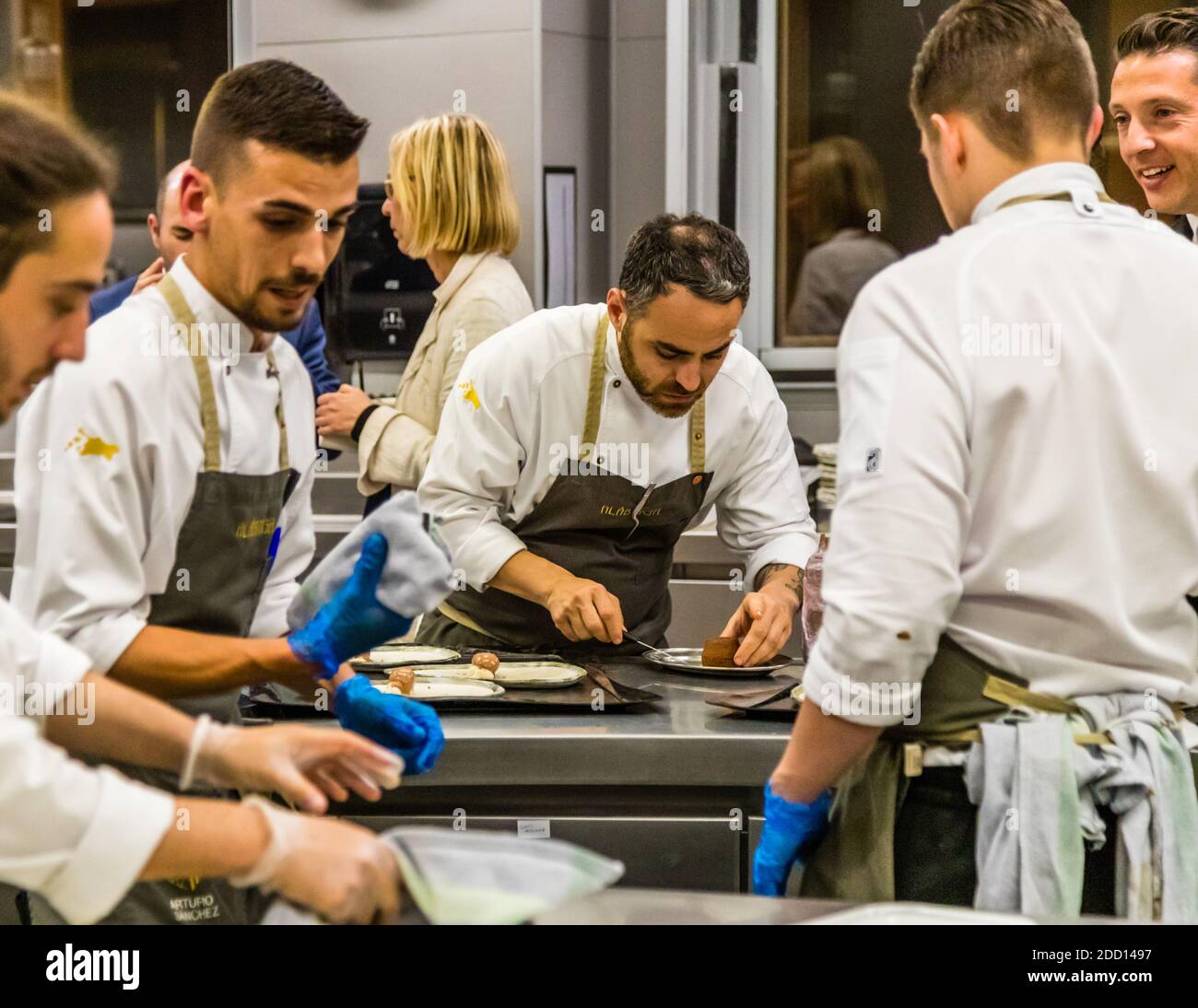 Team di cucina presso l'Hotel Alàbriga, Sant Feliu de Guíxols, Spagna Foto Stock