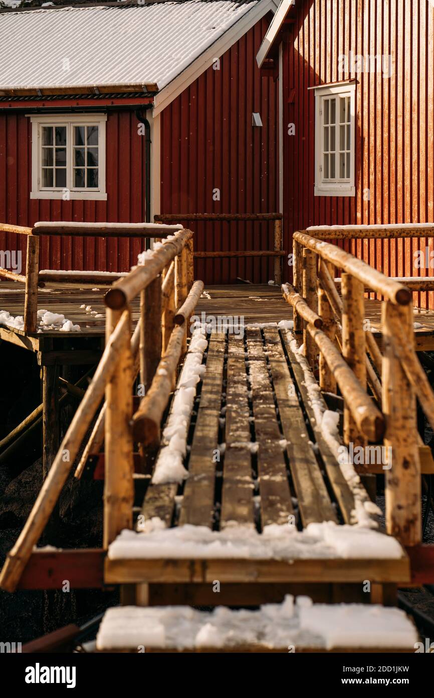 Tradizionali cabine di pescatori norvegesi, rorbuer rosso, Hamnoy, Lofoten Norvegia. Foto Stock