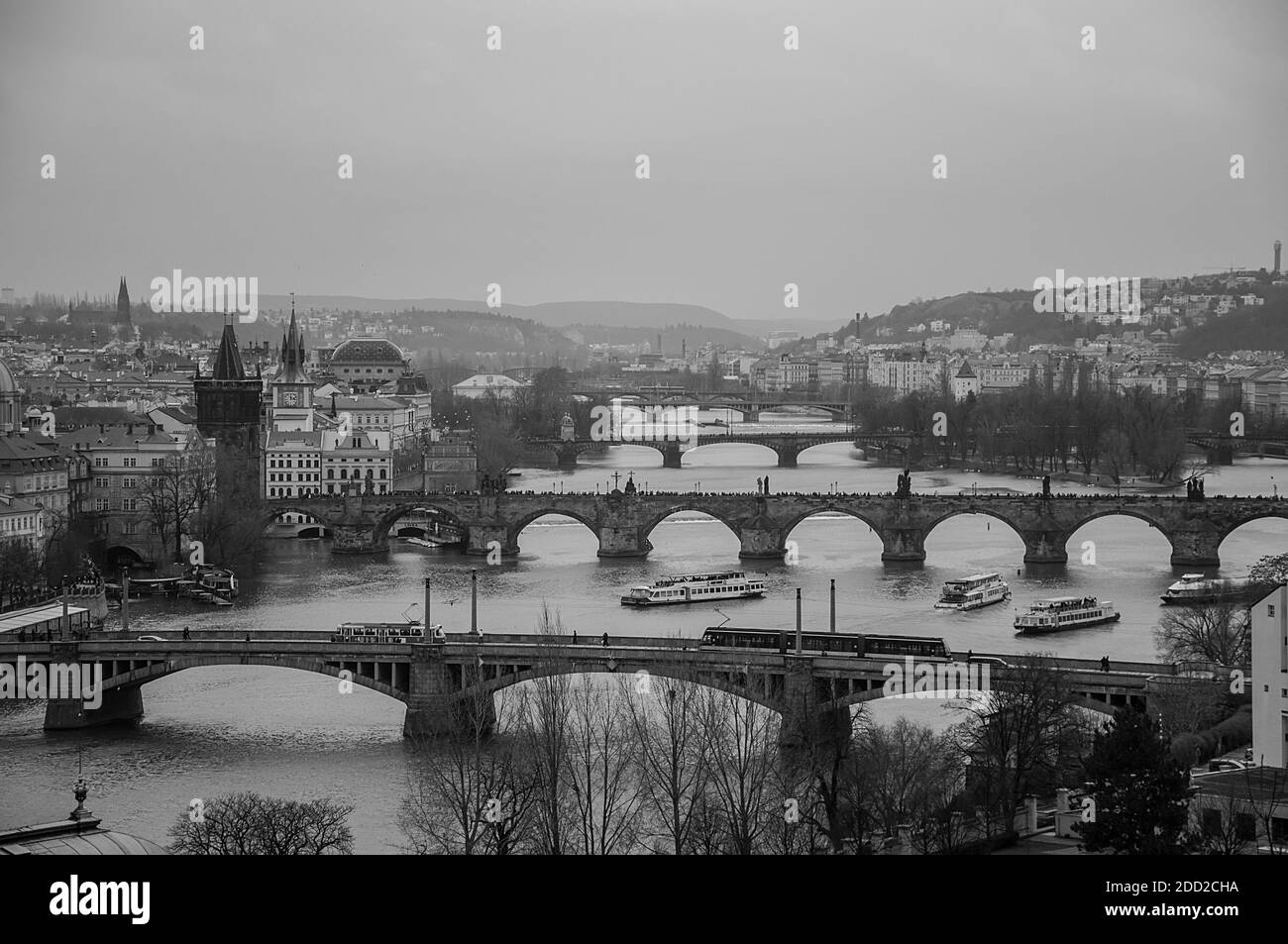 Vista sulla città di Praga in inverno Foto Stock