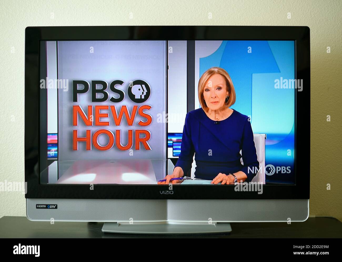 Uno screenshot televisivo di PBS NewsHour ancora Judy Woodruff. Foto Stock