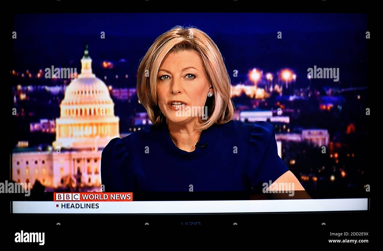 Uno screenshot televisivo di BBC World News America ancora e programma ospite Laura Trevelyan. Foto Stock