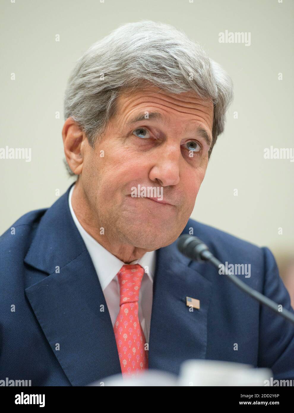 Washington, Stati Uniti d'America. 18 Settembre 2014. Il Segretario di Stato degli Stati Uniti John Kerry testimonia dinanzi alla commissione per gli affari esteri della Camera degli Stati Uniti circa la strategia recentemente annunciata dal presidente sull'ISIS a Washington, DC giovedì 18 settembre 2014. L'audizione ha il titolo "la minaccia ISIS: Valutare la risposta dell'amministrazione Obama". Credit: Ron Sachs/CNP | Usage worldwide Credit: dpa/Alamy Live News Foto Stock