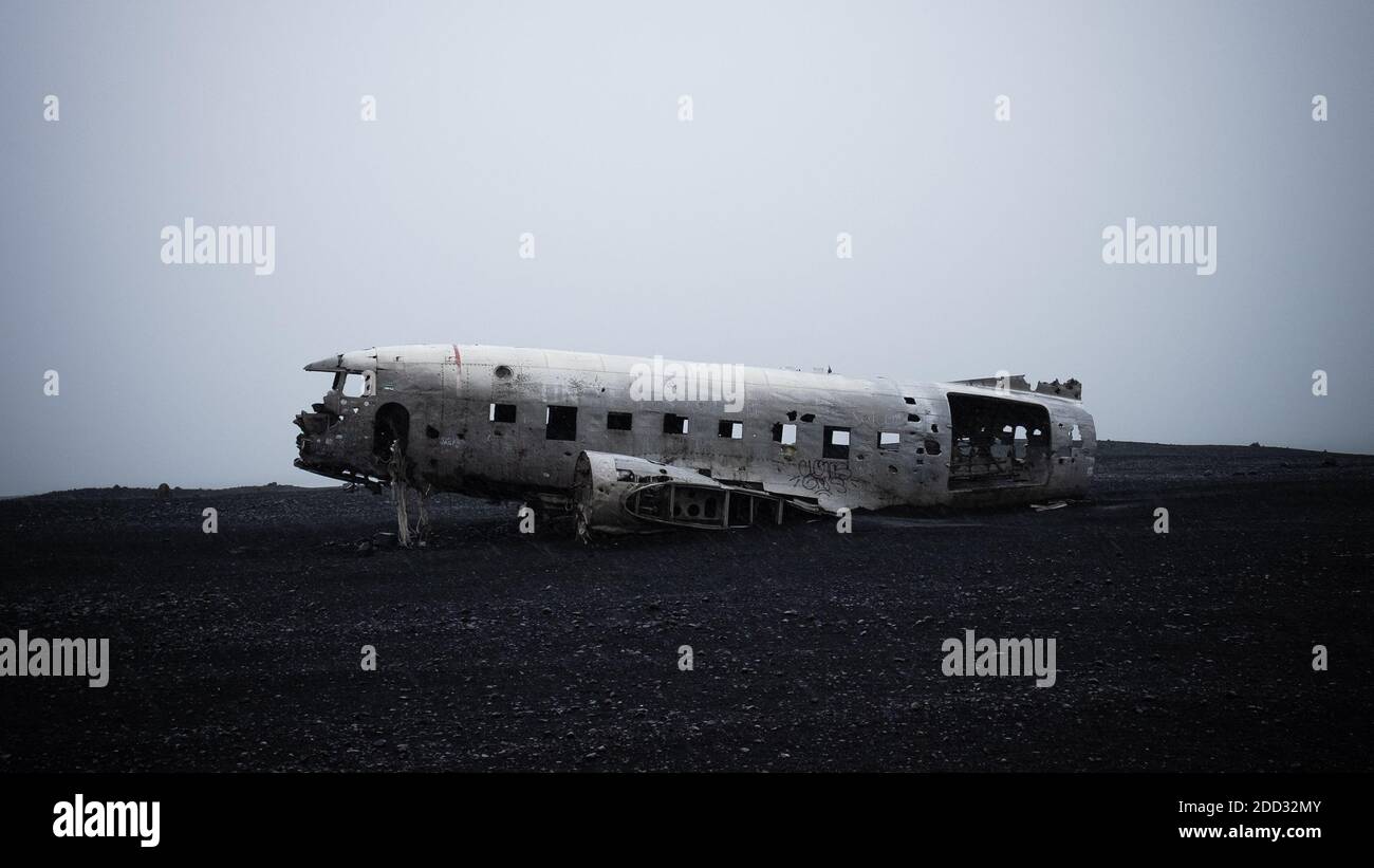 Il relitto dell'aereo di Sólheimasandur è un luogo famoso in Islanda dove un aereo si è schiantato nel novembre 1973. US Navy Airplane - a Douglas Super DC-3 - wa Foto Stock