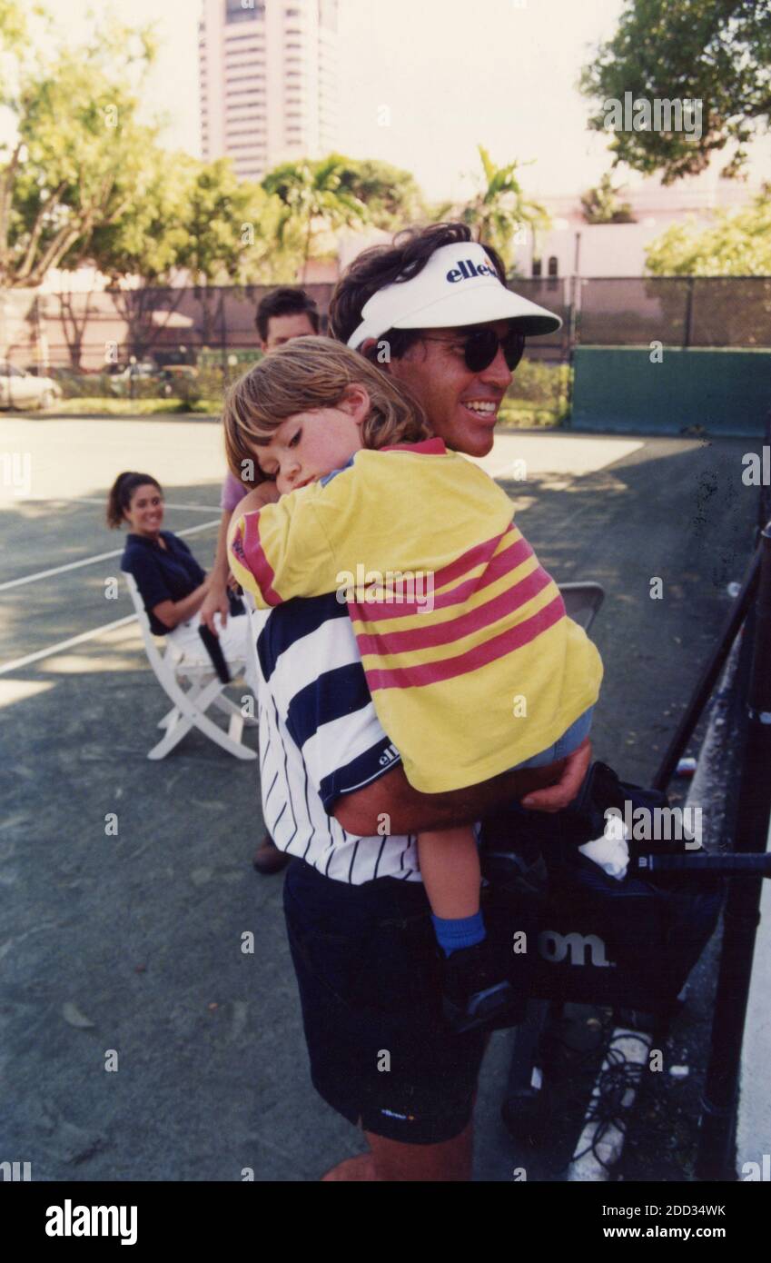 Andy Mill, marito e bambino del tennista americano Chris Evert, 1995 Foto Stock