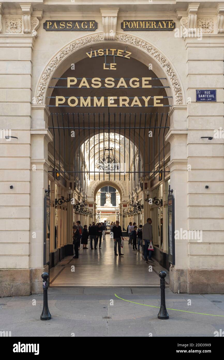 Nantes (Francia nord-occidentale): Centro commerciale "Passage Pommeraye", registrato come monumento storico nazionale (francese "Monument historique"), architetto Foto Stock