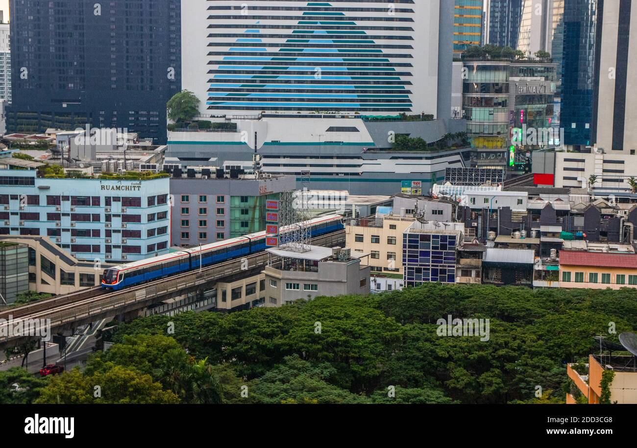 Treno sopraelevato a Bangkok Thailandia Asia Foto Stock