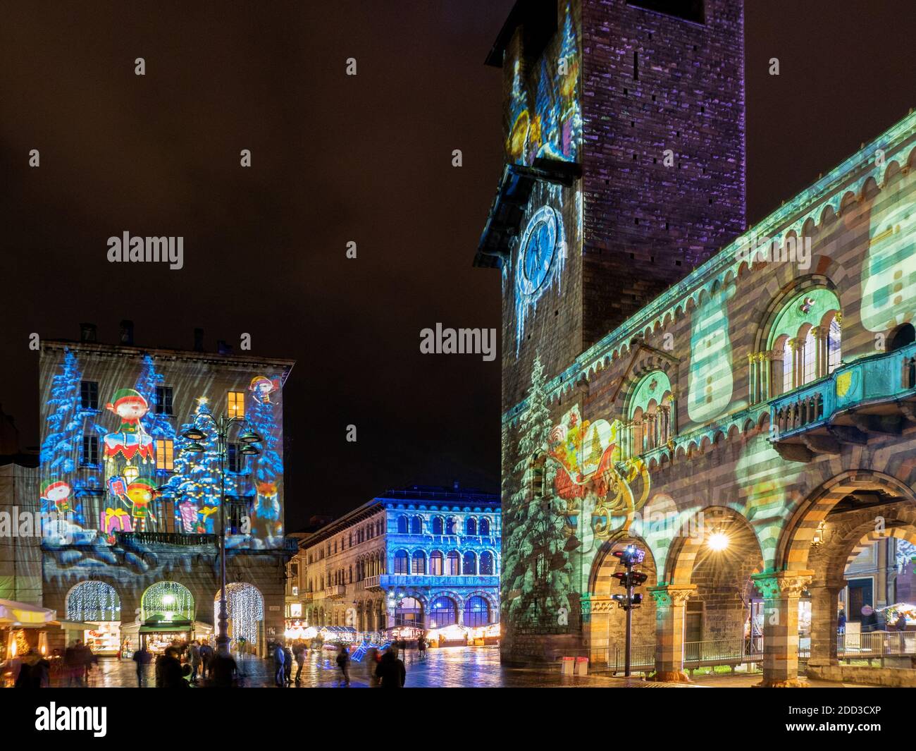 Natale nel centro della città. Luce di Natale e decorations.Como, Lombardia, Italia Foto Stock