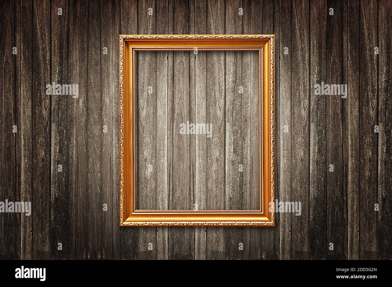 Quadro dorato su vecchio muro di legno Foto Stock