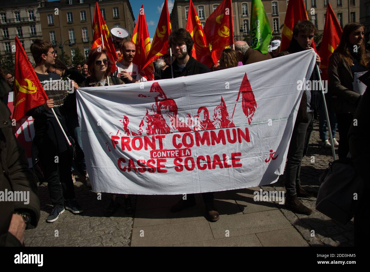 Francia, Rennes (35), le 01/05/2018. Plus de 4000 personnes défilent dans les rues de la ville pour la traditionnelle manifestation du Premier mai. Des faces à faces tendus entre police et manifestants ont émaillé le Cortège. Foto di Vincent Feuray/ABACAPRESS.COM Foto Stock