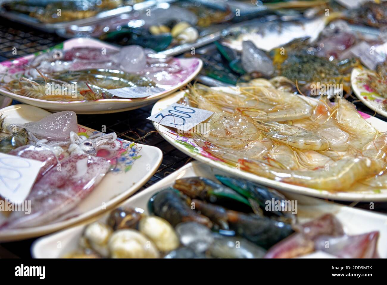 Piatto di pesce fresco nel mercato della pesca in Ao Nang - Thailandia Sud-est asiatico Foto Stock