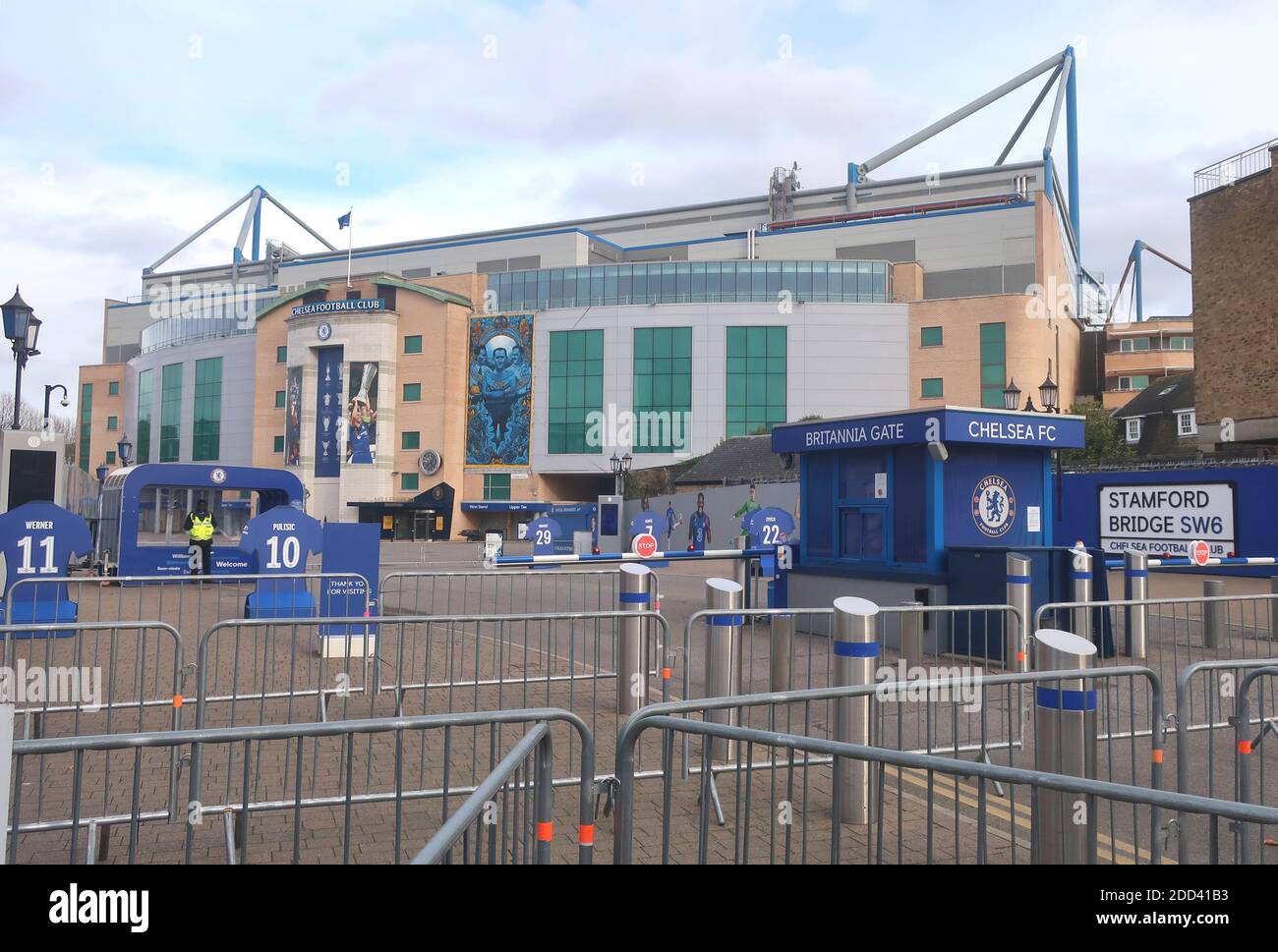 Londra, Regno Unito. 24 Nov 2020. Gli appassionati potranno entrare negli stadi in Inghilterra alla fine del blocco 2 dicembre. Picture Chelsea FC Stadium a Stamford Bridge. Credit: Brian Minkoff/Alamy Live News Foto Stock