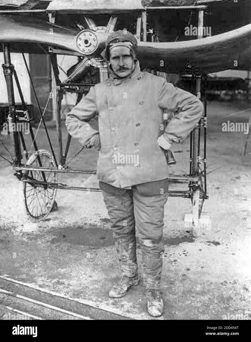 HENRI SALMET (1878-c 1929) aviatore francese con un aereo Bleriot circa 1910. Foto Stock