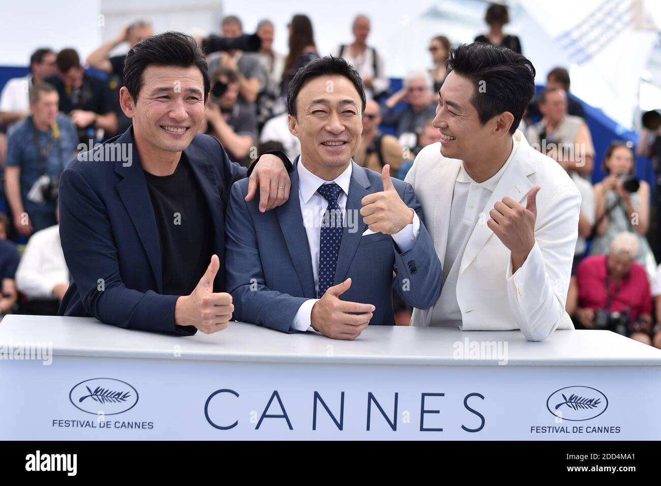 Jung-min Hwang, Sung-min Lee e Ji-Hoon Ju in posa alla fotocellula Spy Gone North tenutasi al Palais des Festivals il 11 maggio 2018 a Cannes, Francia, nell'ambito del 71esimo Festival annuale del Cinema di Cannes. Foto di Lionel Hahn/ABACAPRESS.COM Foto Stock