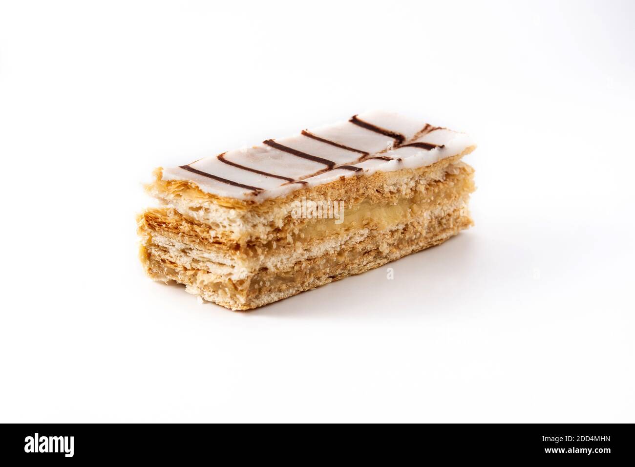 Millefoglie o dessert francese millefoglie isolato su sfondo bianco Foto Stock