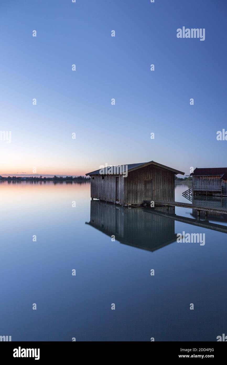 Geografia / viaggio, Germania, Baviera, Kochel am See, Boathouses sul lago Kochel (Kochelsee), Kochel, diritti aggiuntivi-clearance-Info-non-disponibile Foto Stock