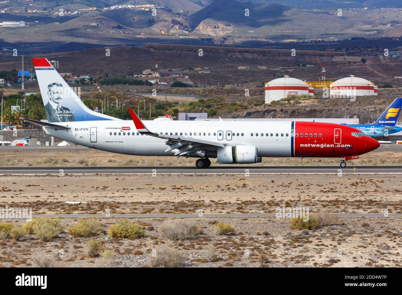 Tenerife, Spagna - 23 novembre 2019: Norwegian Boeing 737-800 aereo all'aeroporto Tenerife Sud in Spagna. Boeing è un produttore americano di aeromobili Foto Stock