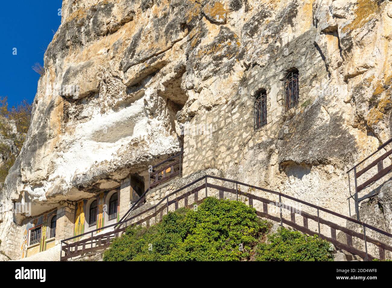 Monastero medievale di roccia di Basarbovo dedicato a San Dimitar Basarbowski, Ruse Regione, Bulgaria Foto Stock