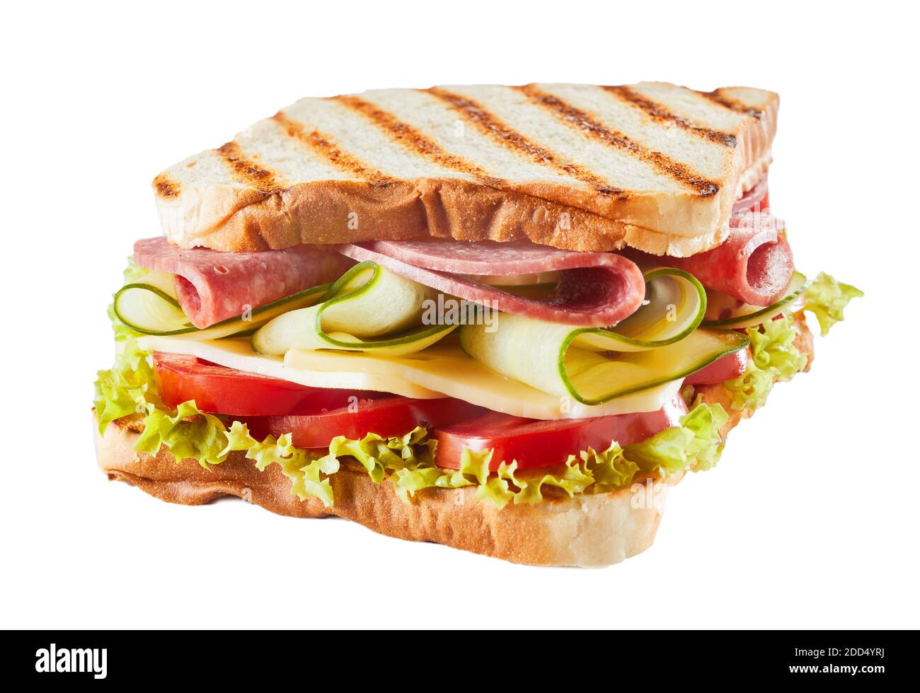 Salumi e formaggi italiani piccanti su un panino con condimento di insalata e zucchine o cetrioli a fette in un lato visualizza isolato su bianco per l'annuncio Foto Stock